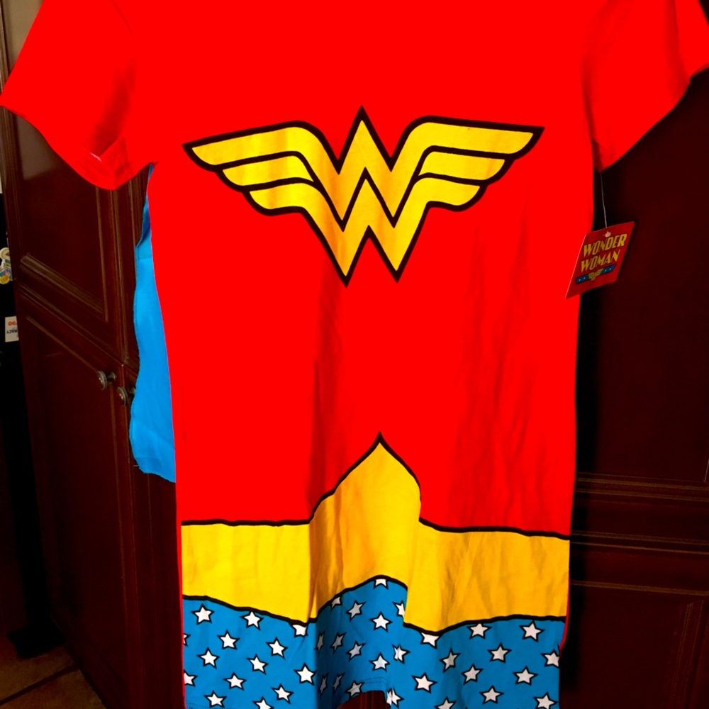 DC Wonder Woman Removable Cape Sleepwear Ava S-M
